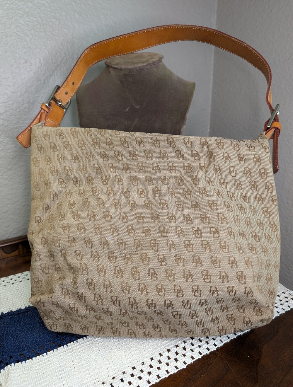 Vintage Dooney & Bourke Beige Brown Logo Canvas And Leather Shoulder Bag
